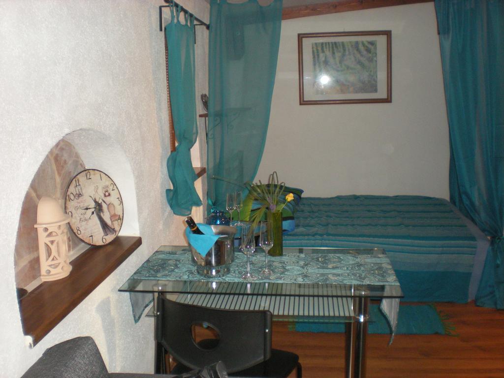 Sophia Cozy Self Catering Apartment Dolni Brezany Exterior photo