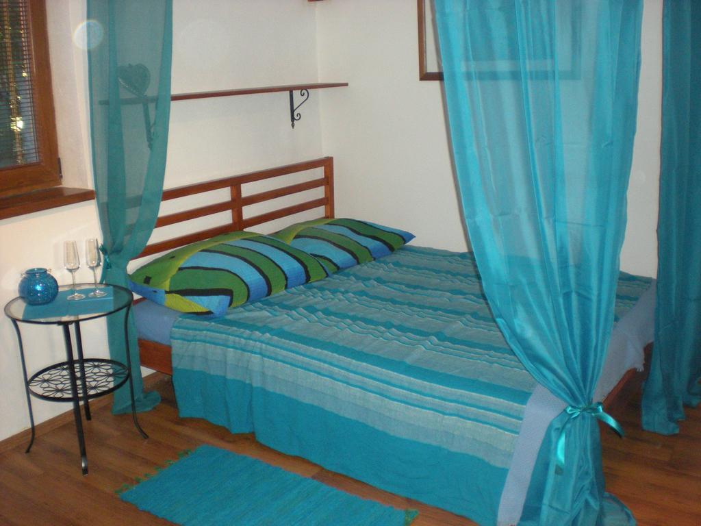 Sophia Cozy Self Catering Apartment Dolni Brezany Exterior photo