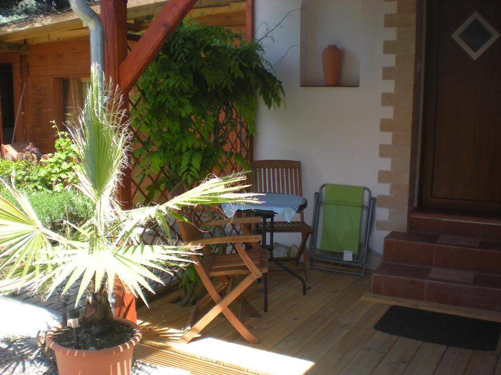 Sophia Cozy Self Catering Apartment Dolni Brezany Exterior photo